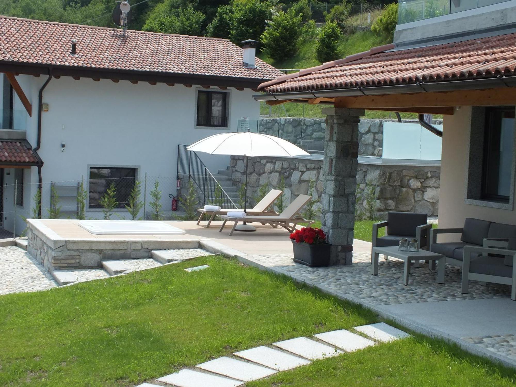 Rocca D'Anfo B&B-Apartments Lake View エクステリア 写真
